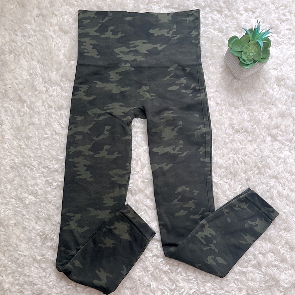 Spanx Look At Me Now Seamless Legging in Green Camo